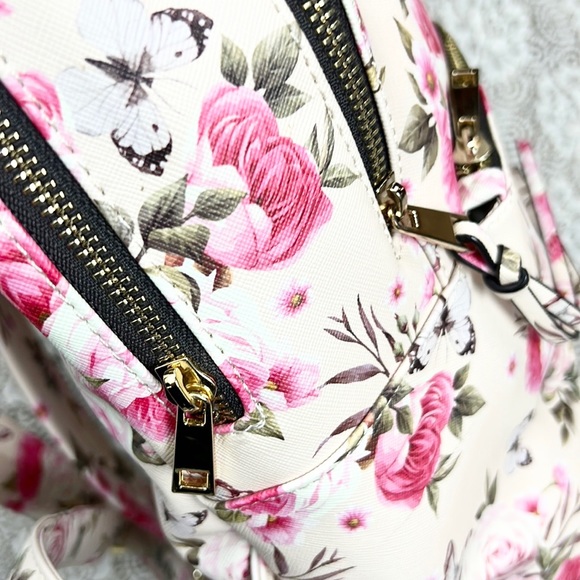 CALL IT SPRING |🌹🦋Roses Butterflies Print Multi-Pocket Adjustable Backpack Bag - Picture 10 of 14